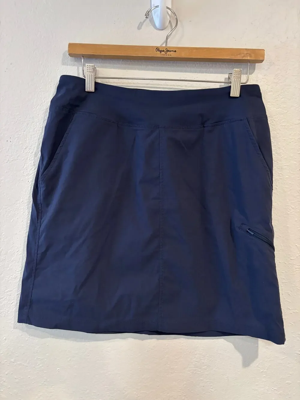 Mountain Hardwear Utility Skirt Womens Size M Walking Hiking Outdoors